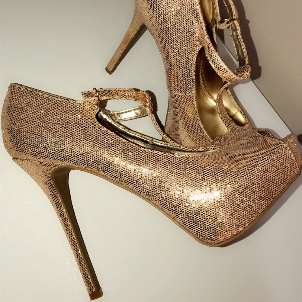 Heels - Picture 7 of 8